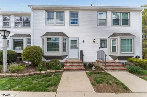 127 Franklin Ct, Flemington, NJ 08822