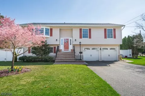 135 Romain Ave, Pompton Lakes, NJ 07442