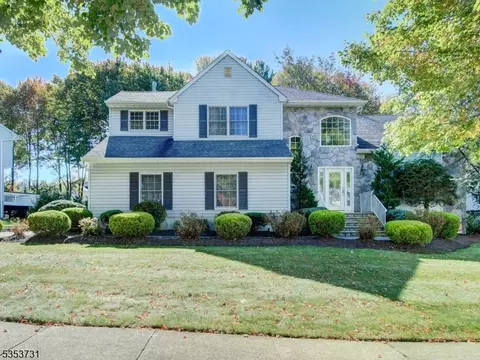 3 Tamarack Dr, Roxbury Twp, NJ 07876