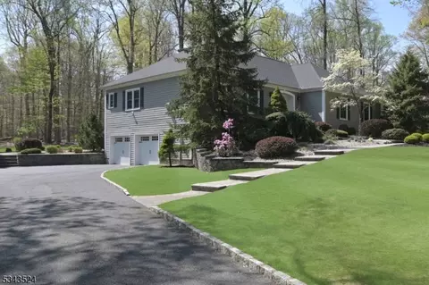 12 Stockade Rd, Warren, NJ 07059