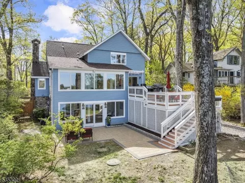 177 W Shore Trl, Sparta, NJ 07871