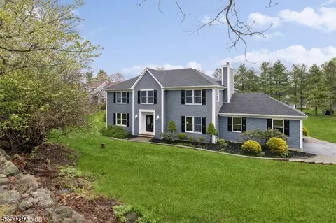 19 W Gate Dr, Glenwood, NJ 07418