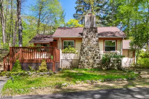 84 Lee Hill Rd, Byram Twp, NJ 07821