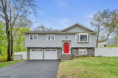9 Center St, Stanhope, NJ 07874