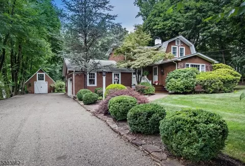 31 Old Stirling Rd, Warren, NJ 07059