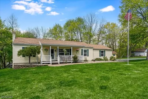 5 Oak St, Newton, NJ 07860