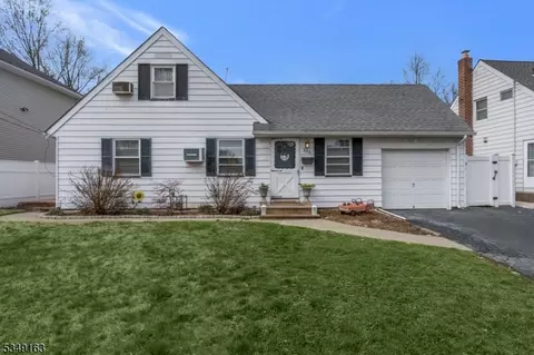 336 West Ln, Clark, NJ 07066