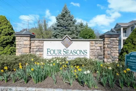 302 Holly Ln #302, Cedar Grove, NJ 07009