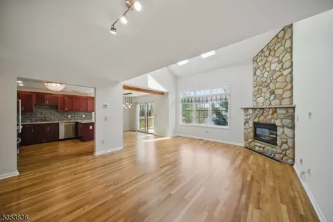 12 Schindler Ct, Boonton, NJ 07005