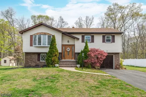 24 Glencrest Dr, Newton, NJ 07860