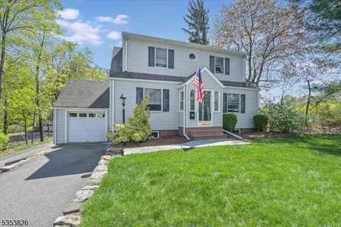 42 Jackson Ave, Pompton Plains, NJ 07444