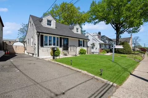21 13th Ave, Elmwood Park, NJ 07407