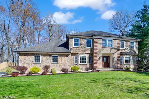 2 Ledgerock Ct, Morris Plains, NJ 07950