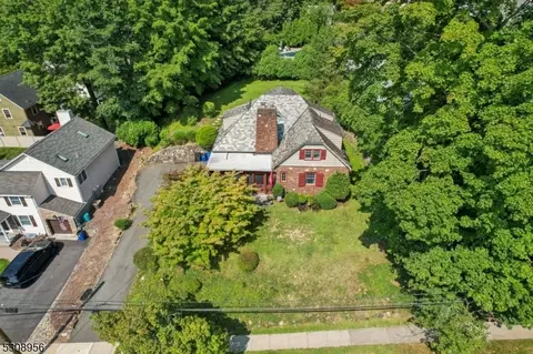 88 S Prospect St, Verona, NJ 07044