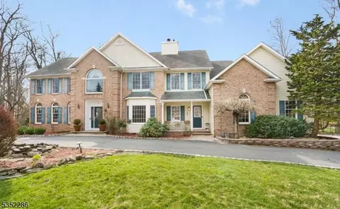 7 Tamari Ct, Randolph, NJ 07869