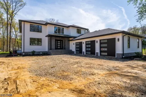 18 Lloyd Rd, Morganville, NJ 07751