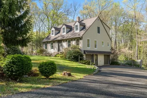 3 Spring Valley Rd, Hardwick Twp, NJ 07825