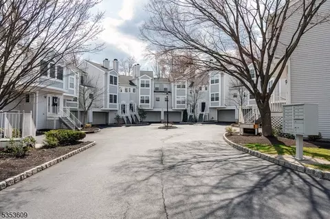 1008 Edgehill Ter, Whippany, NJ 07981