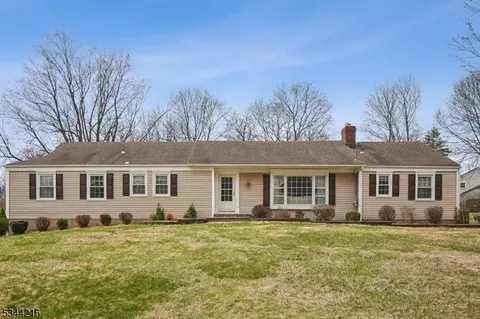 11 Mountain View Dr, Chester, NJ 07930