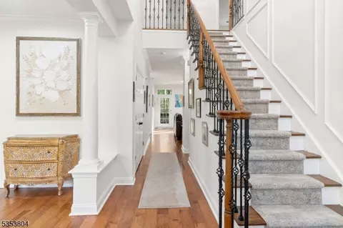 4 Millstone Ln, Whitehouse Station, NJ 08889
