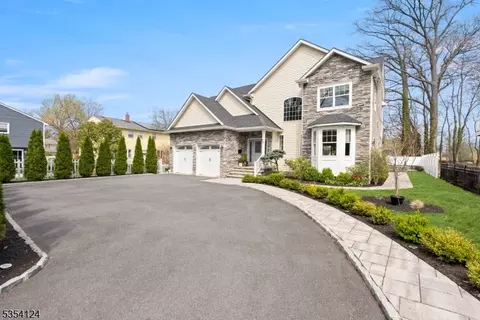 53 Fairway St, Bloomfield, NJ 07003