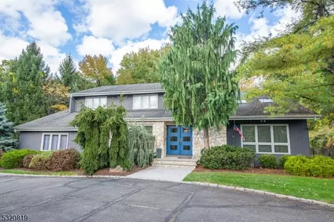 31 Aspen Dr, Livingston, NJ 07039