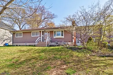 30 Mckinley Ave, East Hanover, NJ 07936