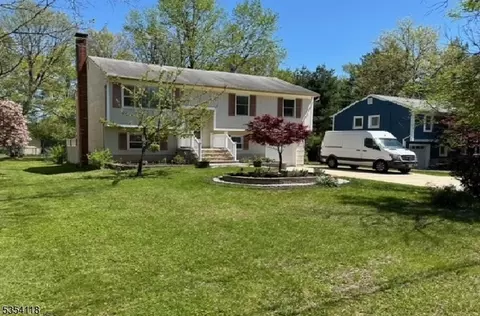61 Duval St, Bridgewater, NJ 08807