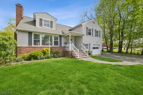 30 Diana Rd, Morris Plains, NJ 07950