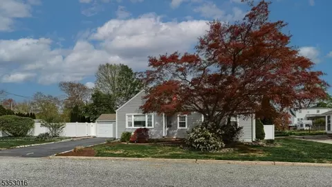 48 Catherine St, Bloomingdale, NJ 07403