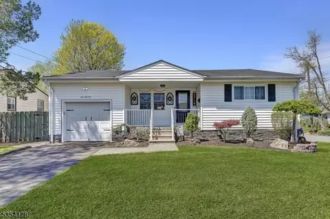 114 Jeffery Rd, Colonia, NJ 07067