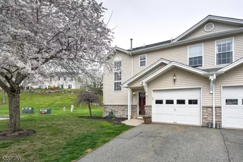12 Peachtree Ln, Hamburg, NJ 07419