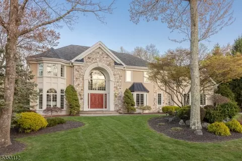 22 Gateshead Dr, Bridgewater, NJ 08807