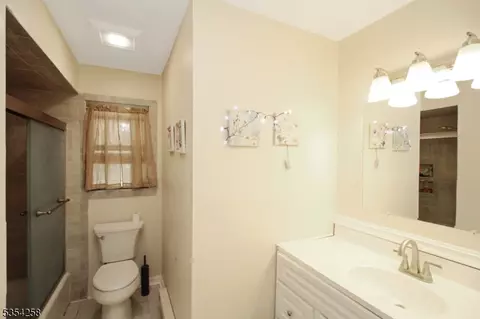 Bath - 3 Rolling View Dr, Hackettstown, NJ 07840 photo 2 of 2