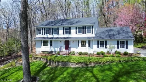 11 Redwood Rd, Morristown, NJ 07960
