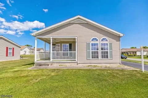 5 Bridgewater Ave, Stafford Township, NJ 08050