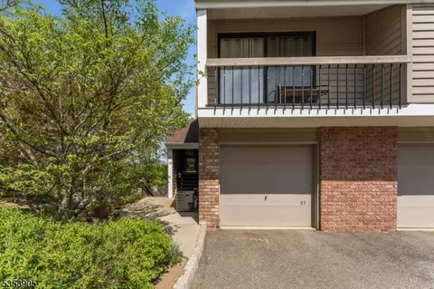 87 Overlook Dr, Clinton, NJ 08809