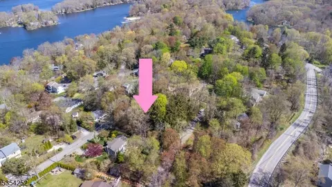108 Vista Rd, Highland Lakes, NJ 07422