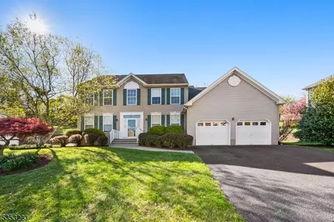 31 Canada Goose Dr, Hackettstown, NJ 07840