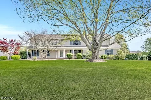 34 Dehart Dr, Belle Mead, NJ 08502