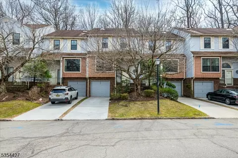 4404 Stonehedge Rd, Edison, NJ 08820