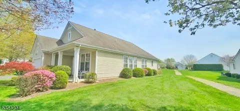 10 Weybourne Ln, Belvidere, NJ 07823