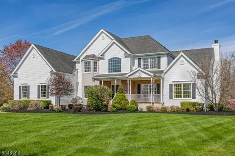 51 Scenic Hills Ct, Belle Mead, NJ 08502