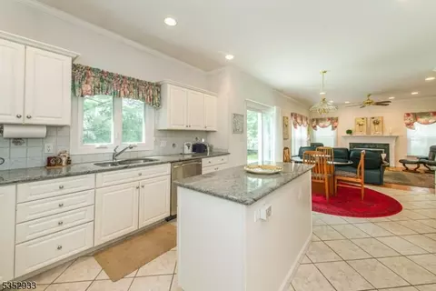 987 Valley Rd, Wayne, NJ 07470 photo 8