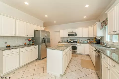 987 Valley Rd, Wayne, NJ 07470 photo 6