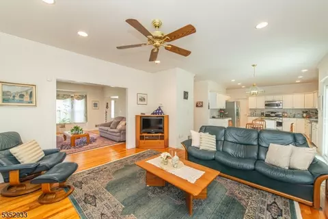 987 Valley Rd, Wayne, NJ 07470 photo 12