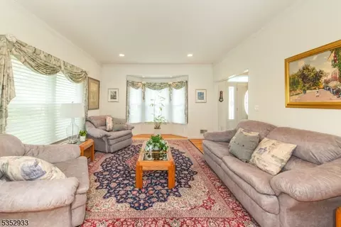 987 Valley Rd, Wayne, NJ 07470 photo 3