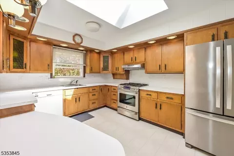 10 Emerson Pl, Wayne, NJ 07470 photo 17