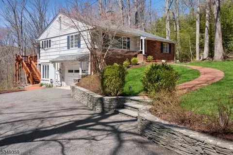 12 Primrose Trl, Morristown, NJ 07960