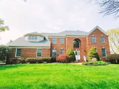 12 Hills Dr, Belle Mead, NJ 08502